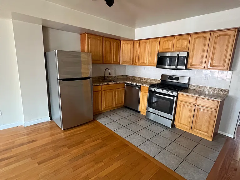 1125 Hamilton St #B — Photo 2