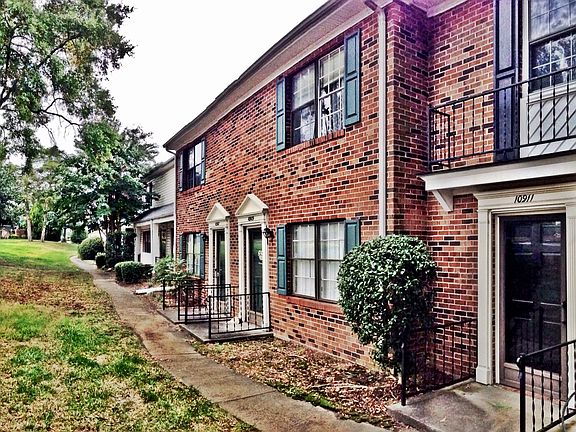 AdorableColonialTownhomes