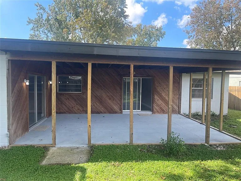 4421 Ranchwood Ln — Photo 2