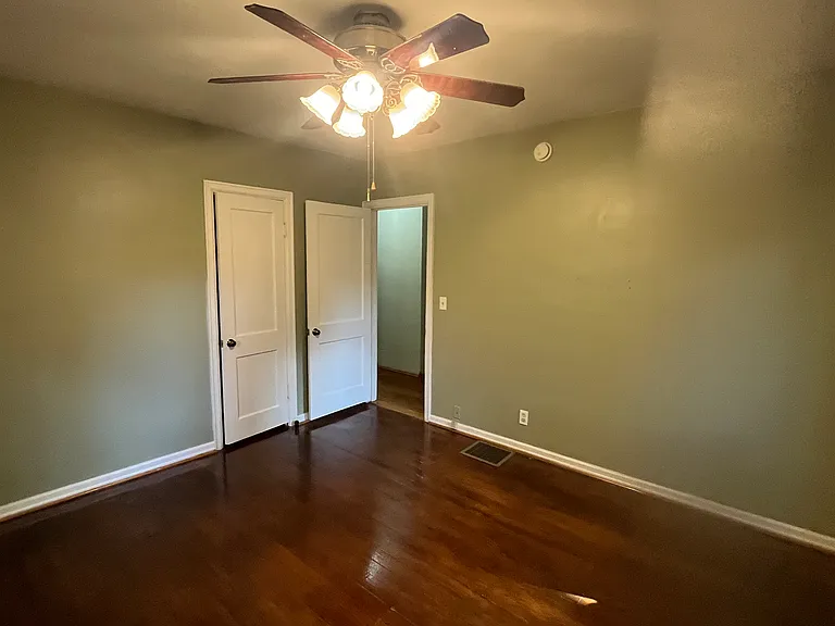 2130 Cave Hill Ln — Photo 9
