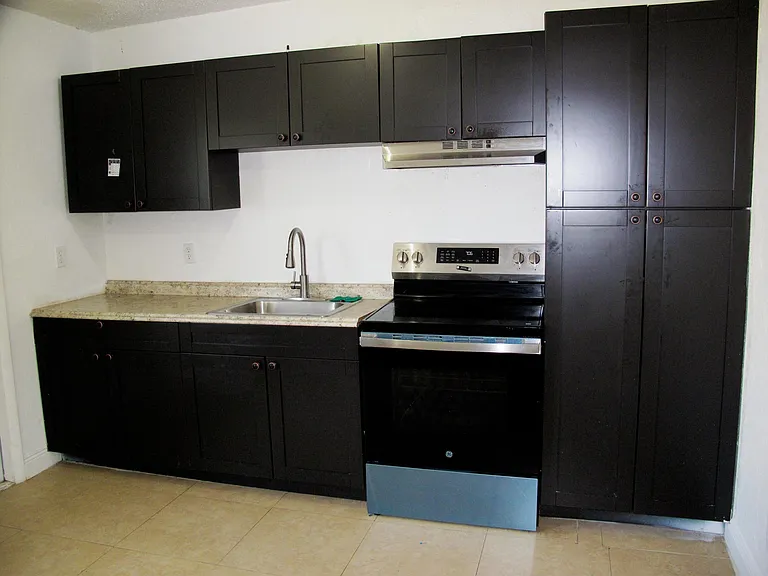 340 NW 6th St #2 — Photo 17