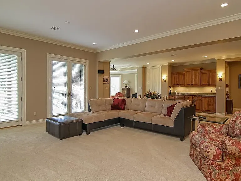 13204 Longwood Ln — Photo 19