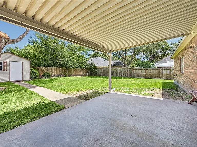 1201 Shadowlake Dr — Photo 10