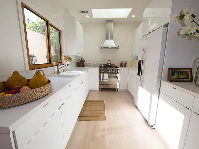 1023 N La Jolla Ave — Photo 4