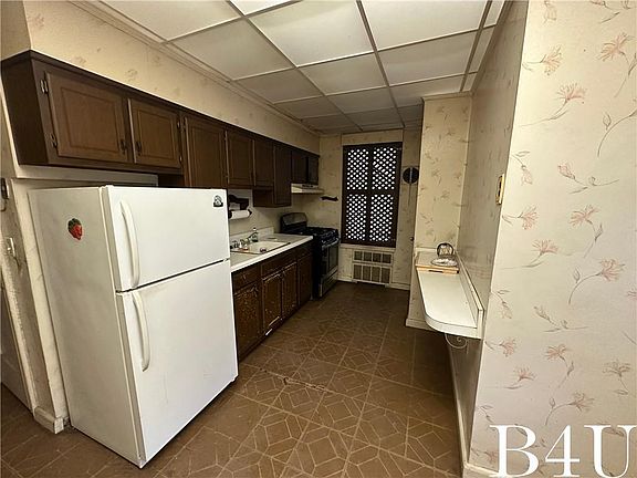 5th image of 2049 E 38th St