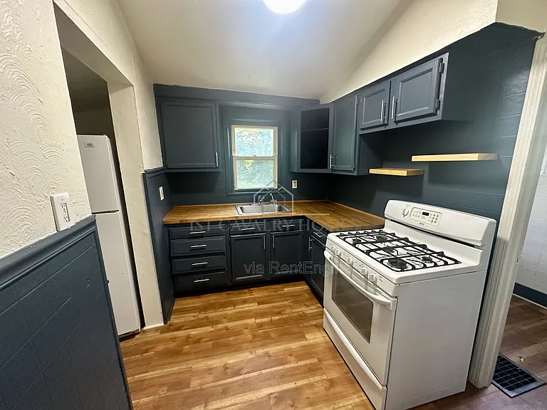 251 Arch St — Photo 6