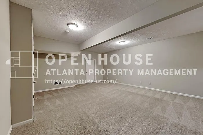 37 Christopher Dr — Photo 16