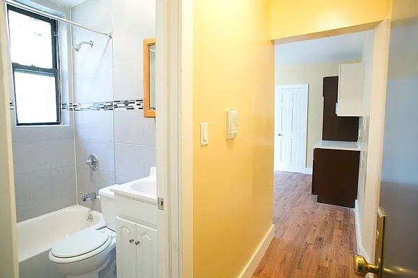 Bathroom, photo 1