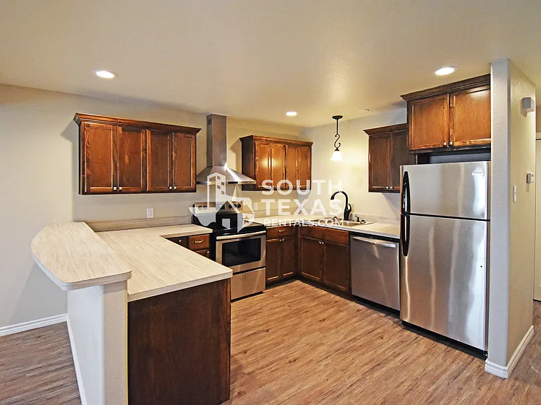 906 Simpson Rd #A — Photo 2