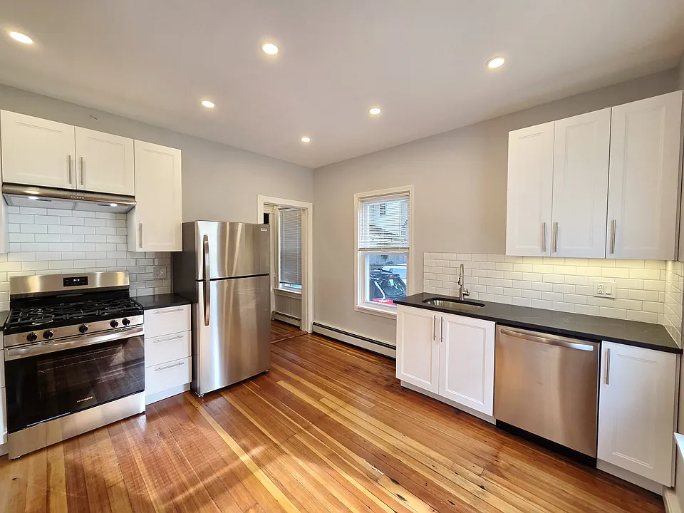 21 Ogden St #1
