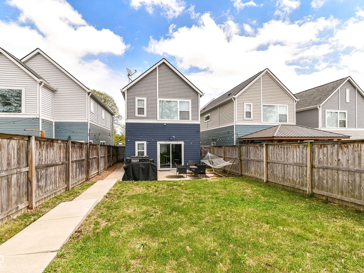 2 bed, 1403 sqft, $1,900 — Photo 3