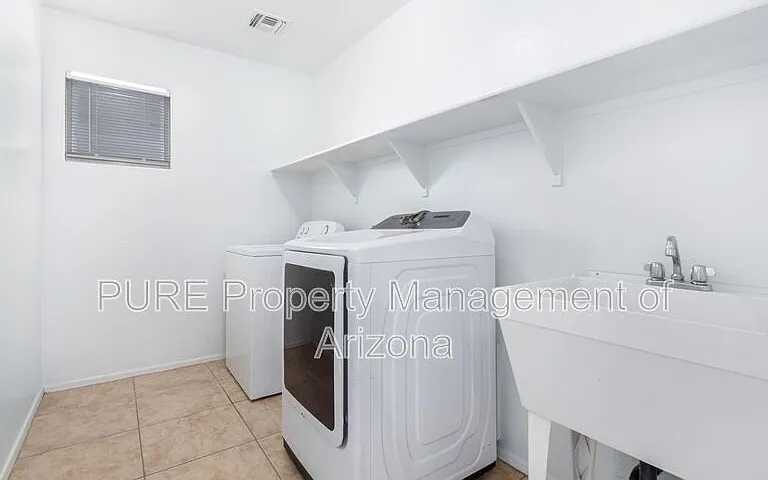 322 S 116th Ave — Photo 6