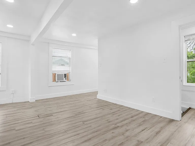 2737 Stuart Dr — Photo 29