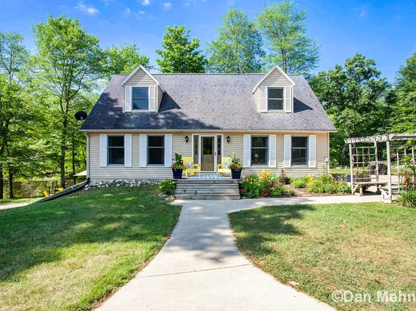 399 S Payne Lake Rd, Wayland, MI 49348