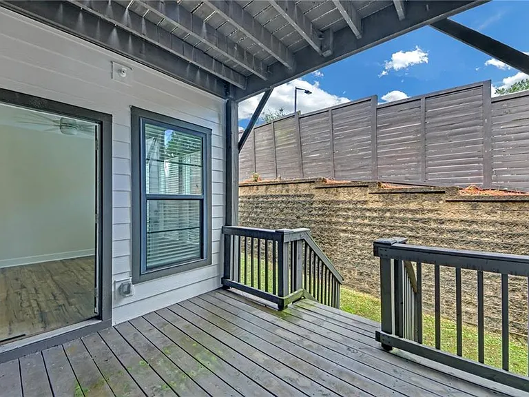 860 Stonehill Ln — Photo 15