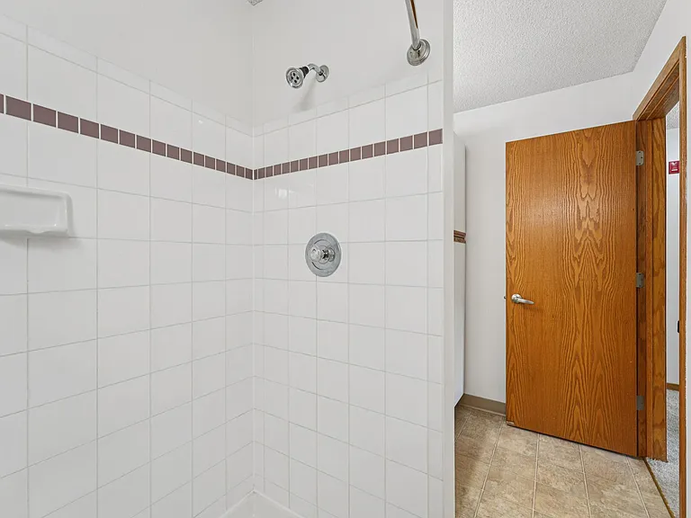 Oaks Lincoln Apartments — Photo 8