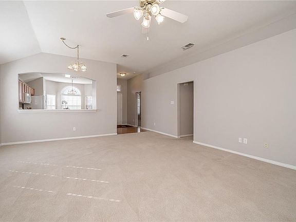 5th image of 1819 Lake Texoma Cir