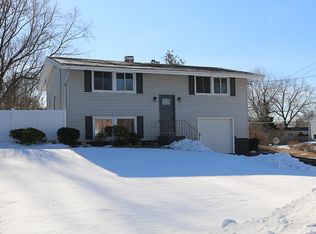 42 Buckskin Ln, Selden, NY 11784