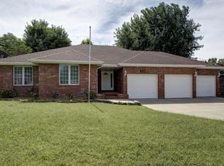 728 E Meramec Ln, Nixa, MO 65714