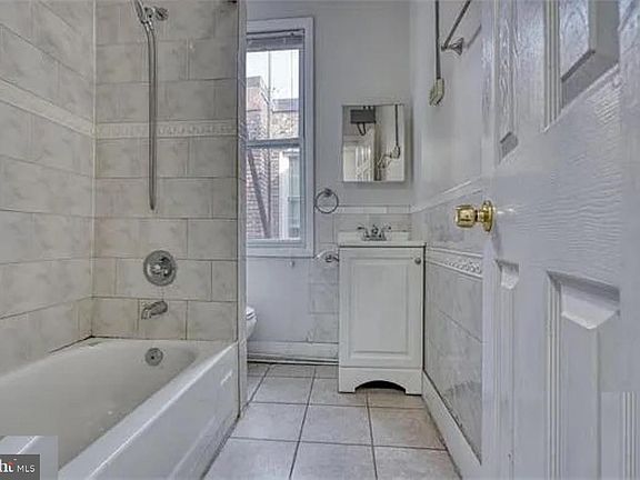 4th image of 748 Reservoir St APT 3