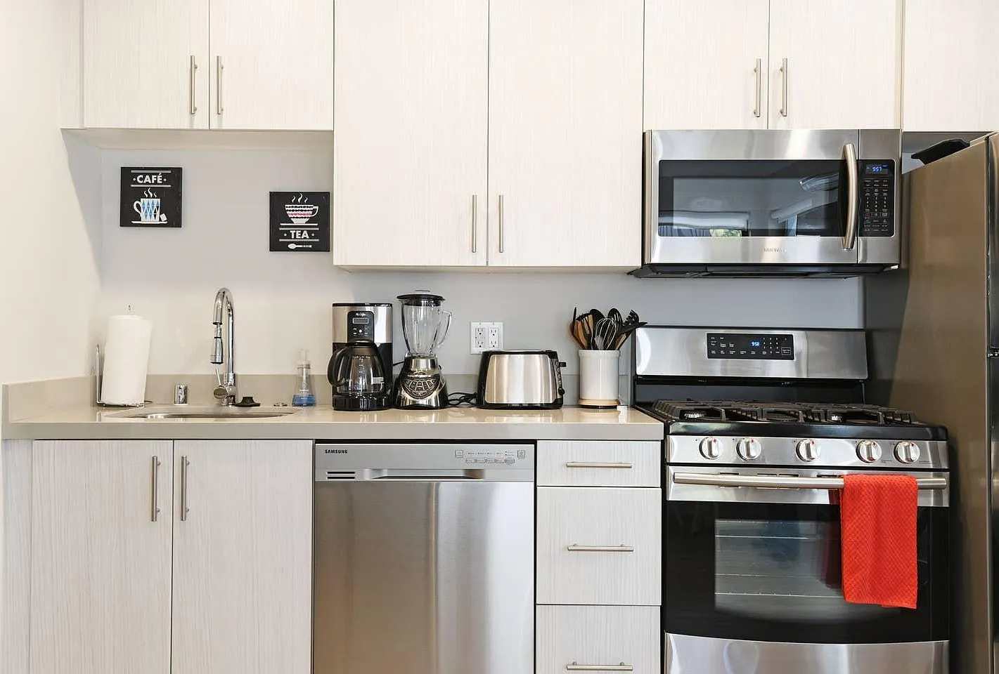 Studio, 450 sqft, $2,300 — Photo 4