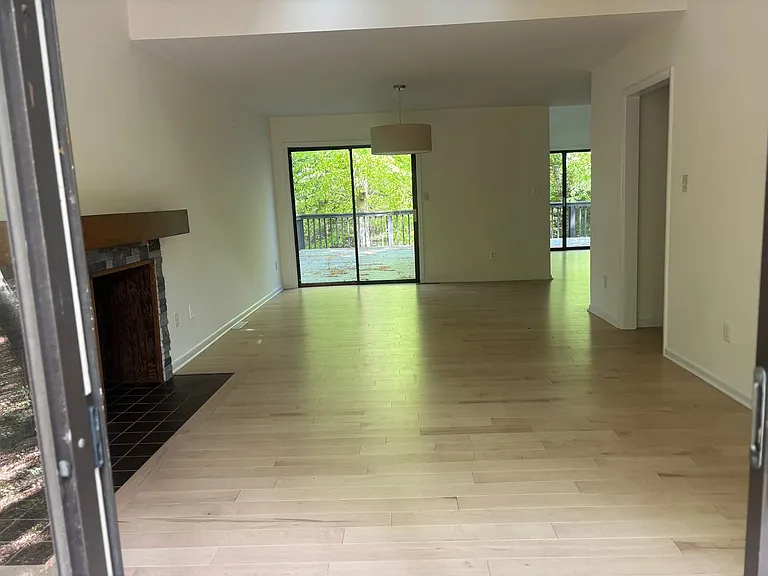 2729 Poplar Ln — Photo 3