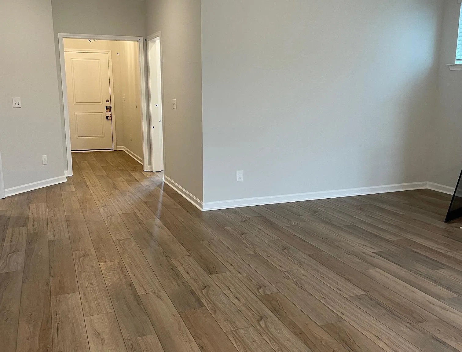 565 Ludlow Ln — Photo 3