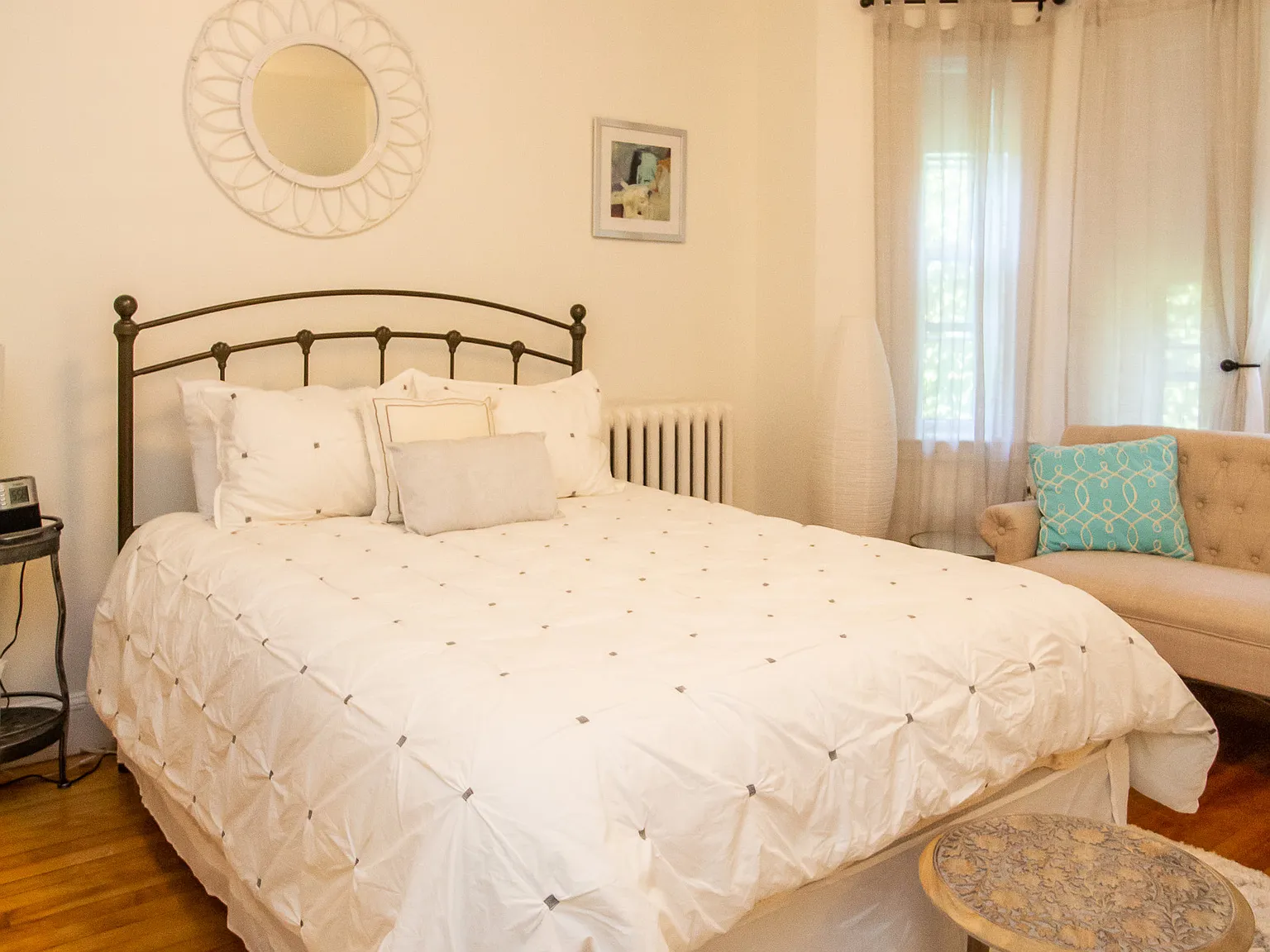 Studio, 450 sqft, $3,990 — Photo 3