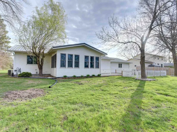 815 C Ave, Armstrong, IA 50514