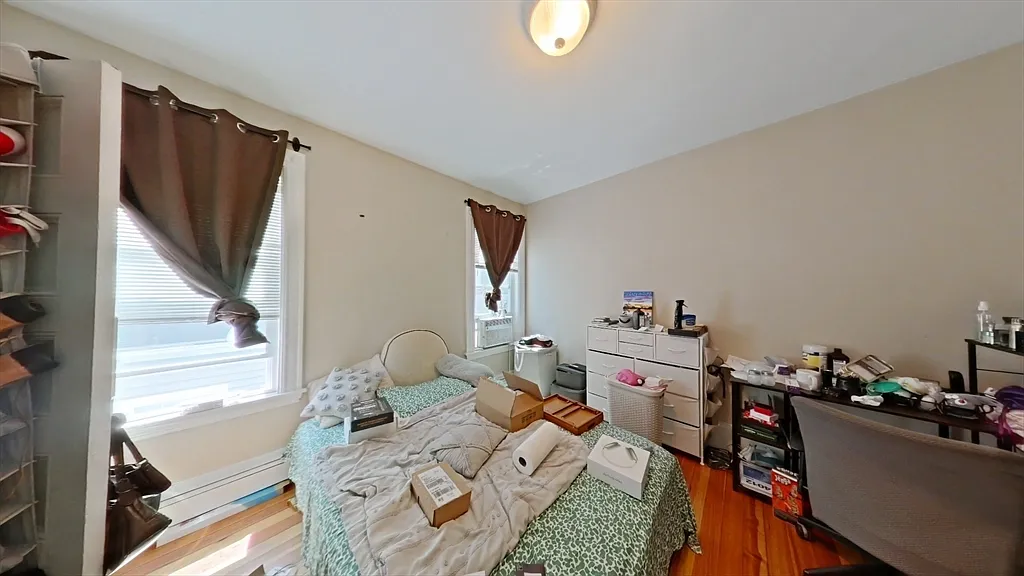 3 bed, 1.0 bath, 1100 sqft, $3,000 — Photo 4