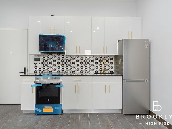 4th image of 2329 Bedford Ave #2K