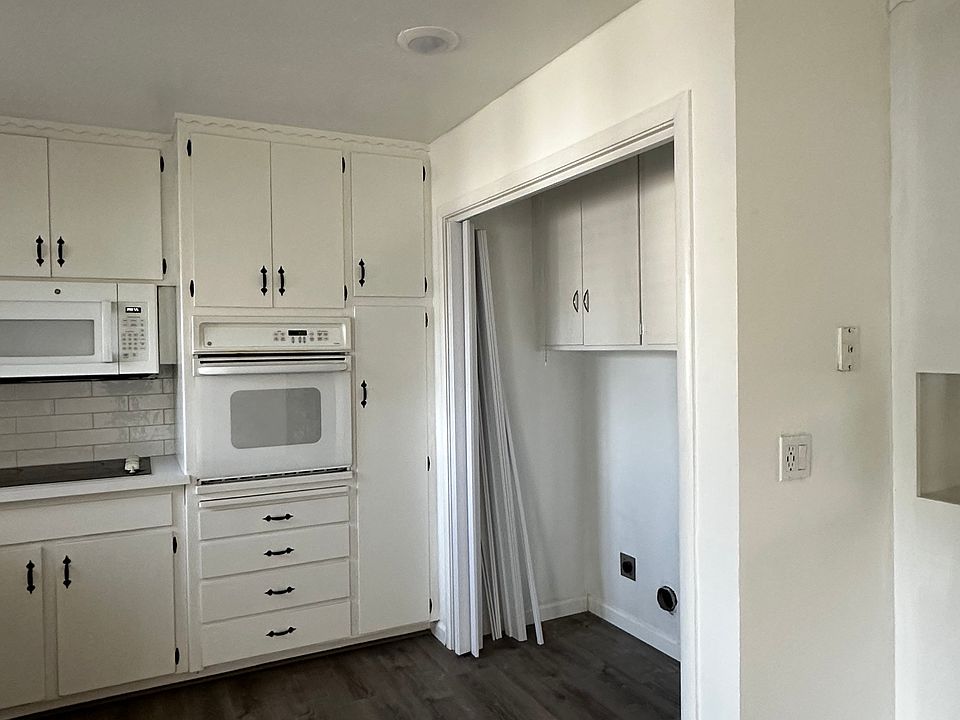 1st image of 127 Bel Air Ct
