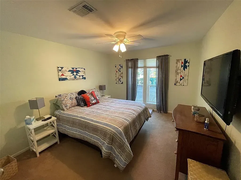 3 bed, 1950 sqft, $2,100 — Photo 3