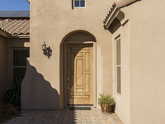 Beautiful Pavered Courtyard
