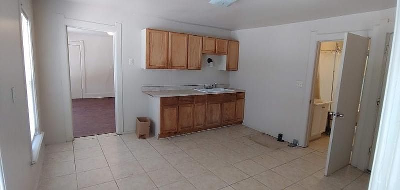 1st image of 639 W Meinecke Ave #2