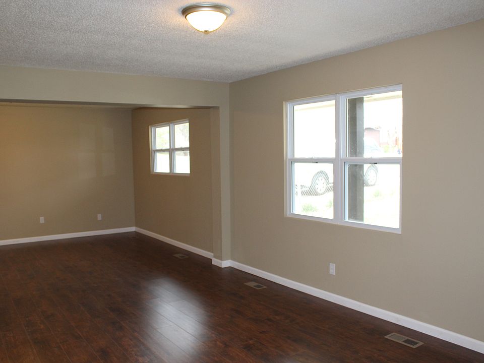 1st image of 305 Howard Dr