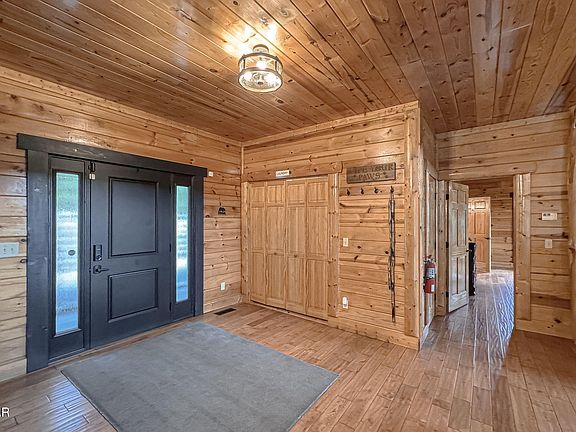 4th image of 904 Autumn Ridge Way
