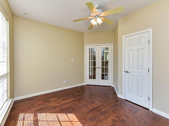 4th image of 1112 Danbury Dr