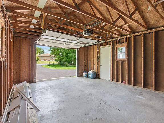 4th image of 283 Center Grange Rd