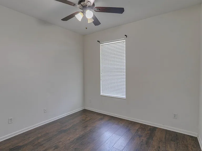 4977 Pall Mall St W — Photo 20