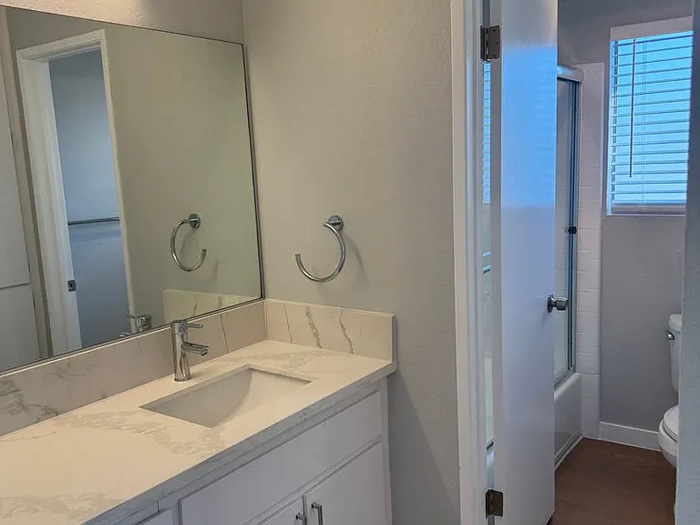 Harbor Terrace Apartments — Photo 23