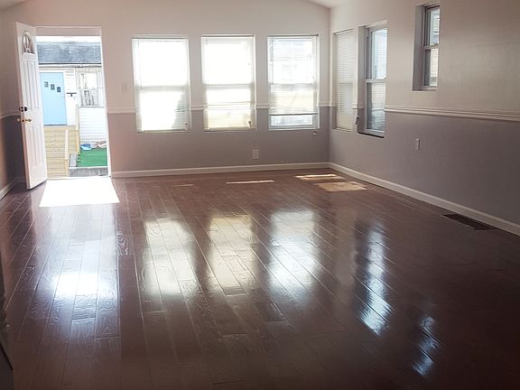 3rd image of 90-23 93 Ave