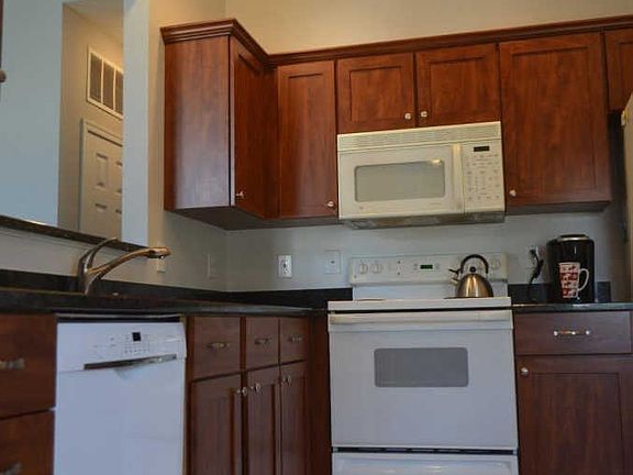 4th image of 6712 Pondfield Ln