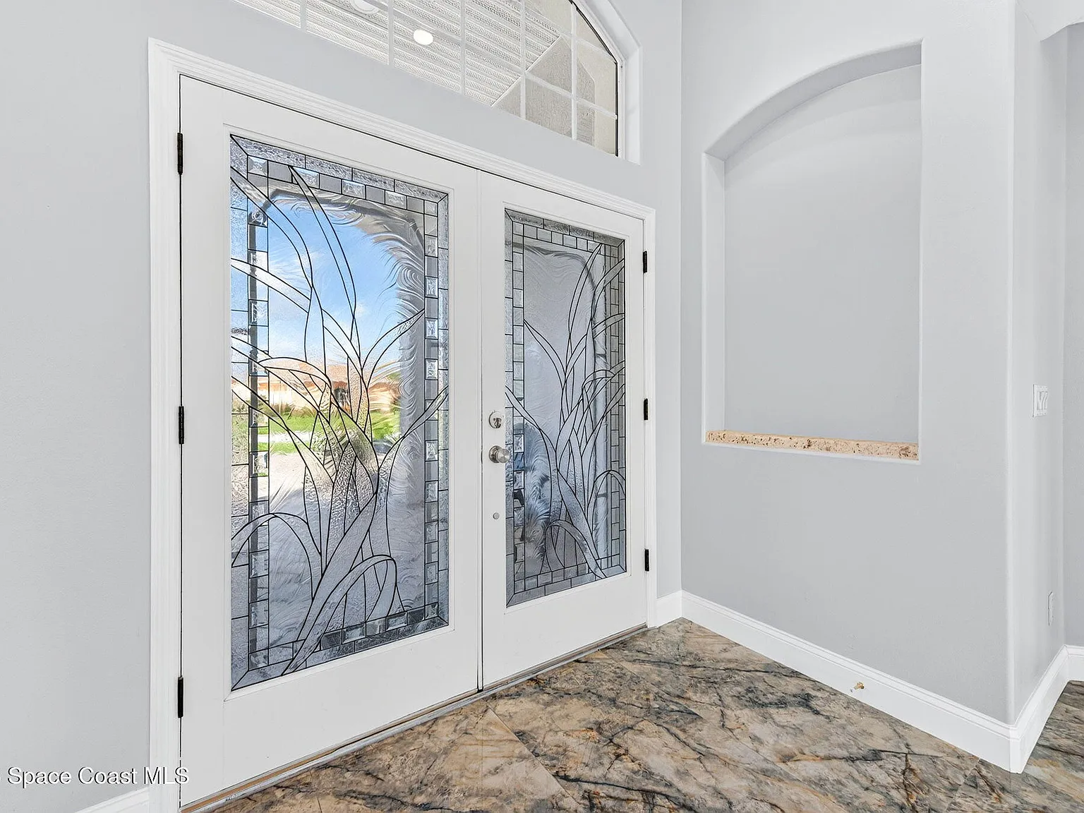 3 bed, 2.0 bath, 2351 sqft, $4,500 — Photo 4