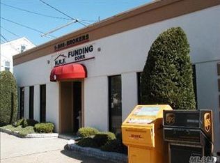 9 S Long Beach Rd, Rockville Centre, NY 11570