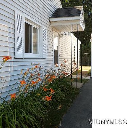 4th image of 12 Larchmont Dr