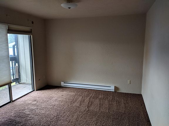 3rd image of 62 E Prairie Ct