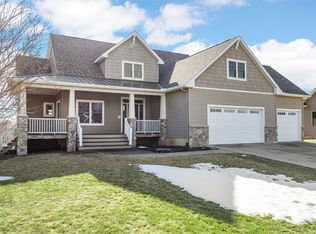 1611 Hoover Trail Ct SW, Cedar Rapids, IA 52404