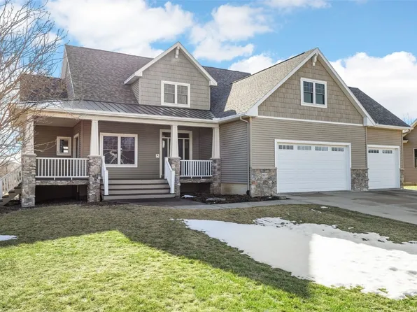 1611 Hoover Trail Ct SW, Cedar Rapids, IA 52404