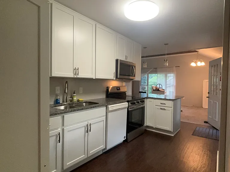 709 Hillcrest Ave — Photo 3